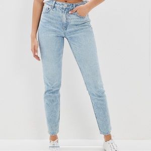 American Eagle Outfitters Strigid mom jeans. Size 10.